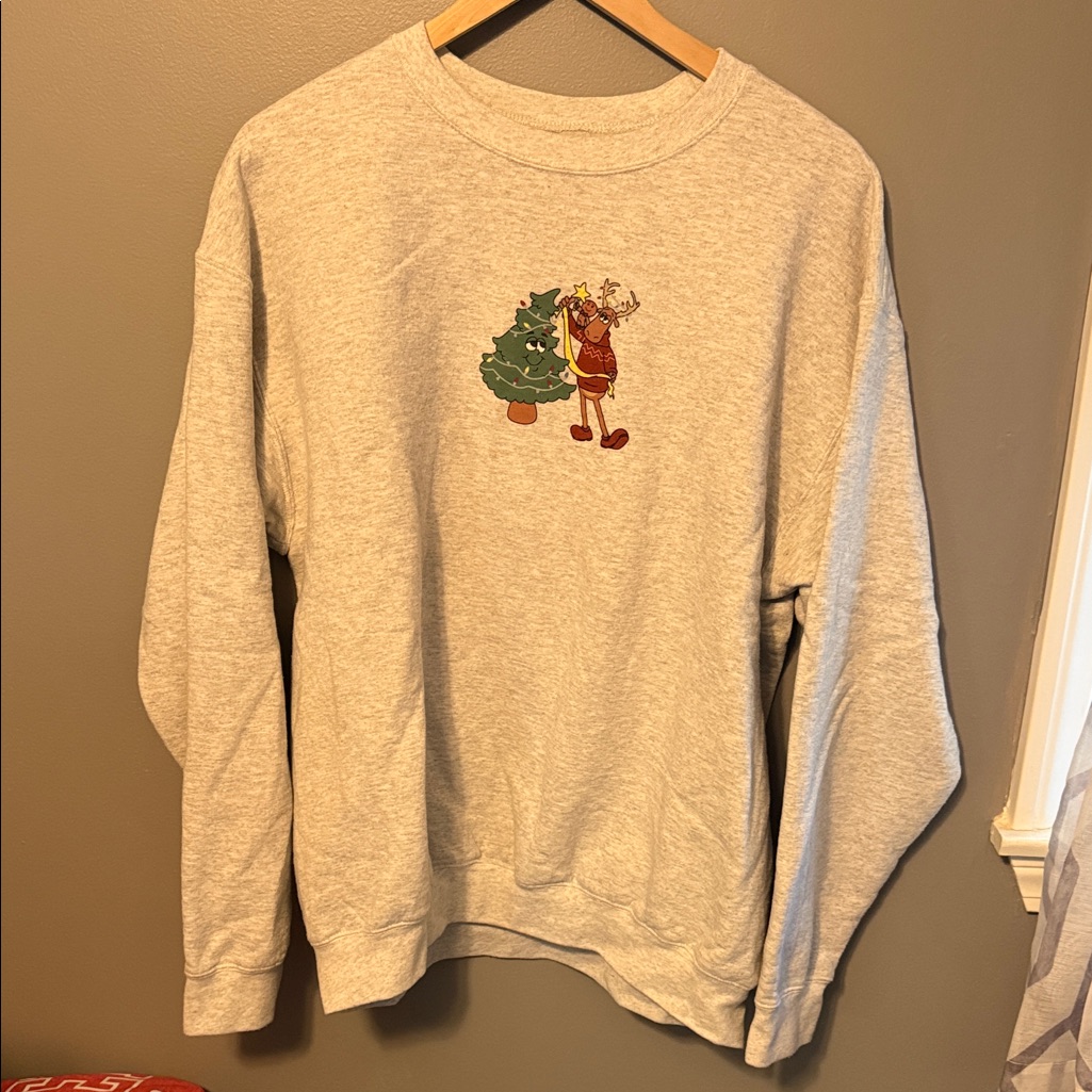 Unbranded Light Gray Holiday Crewneck Sweatshirt With Festive Graphic